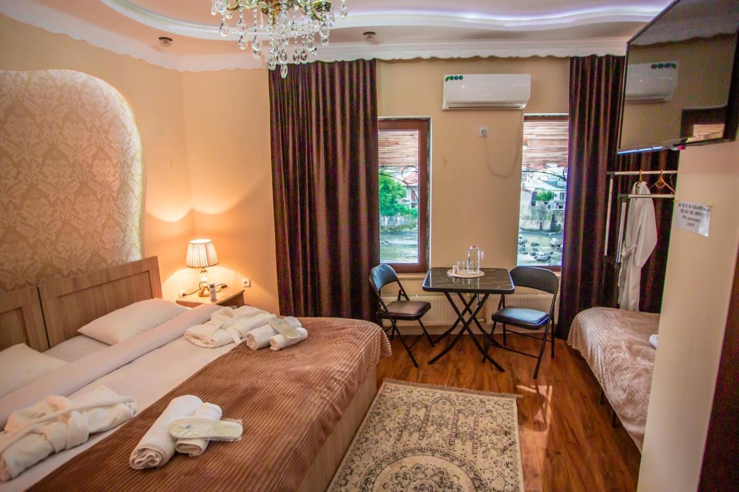 Hotel Caravan Palace Kutaisi Exterior photo